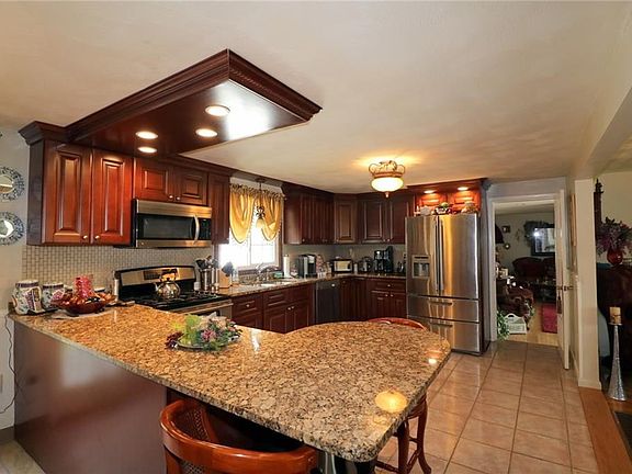 4th image of 4 Linwood Dr