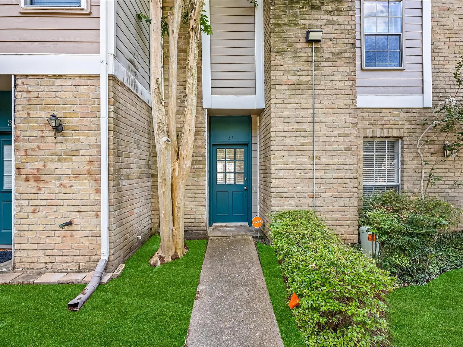 2 bed, 1.5 bath, 1232 sqft, $1,525 — Photo 2