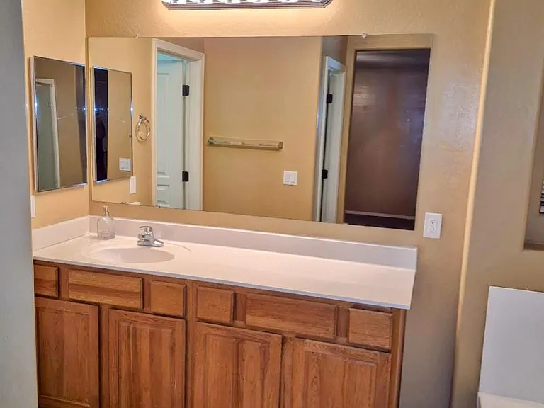 585 S Buena Vista Ct — Photo 8