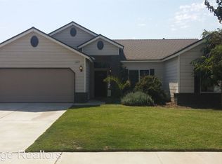 1607 Persimmon St, Lemoore, CA 93245