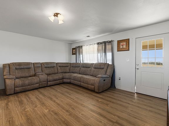 5th image of 23810 Gaines Rd