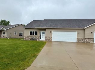 822 Escalade Ln SE, Owatonna, MN 55060