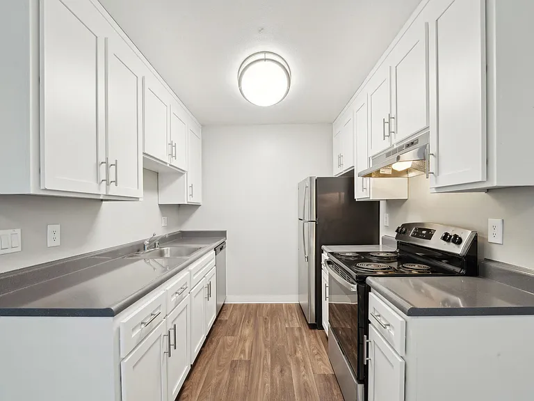 Kentwood Apartments — Photo 12