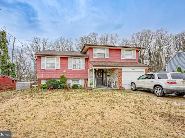 18 Sleepy Hollow Rd, Stratford, NJ 08084