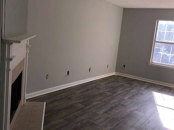 3rd image of 2827 Dayton Blvd