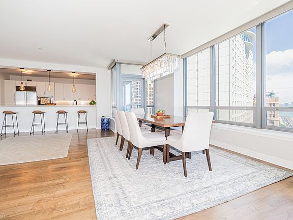 5th image of 600 N Lake Shore Dr APT 1905