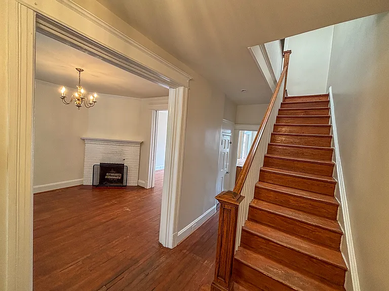 102 15th St SE #1 — Photo 3