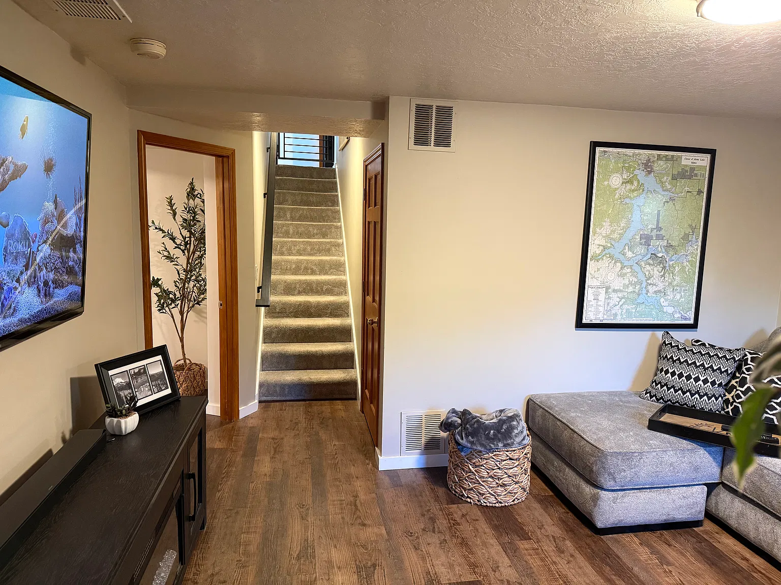 6 bed, 3028 sqft, $1,500 — Photo 2