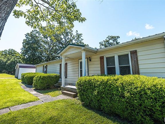 3rd image of 107 Aspen Rd
