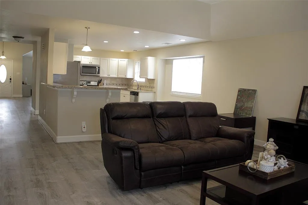 1803 Edinburg Ave - 1803 — Photo 1