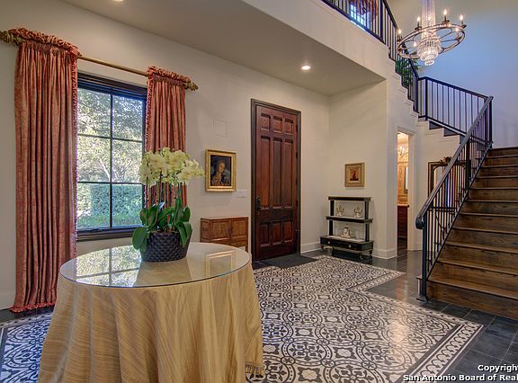3rd image of 748 Grandview Pl