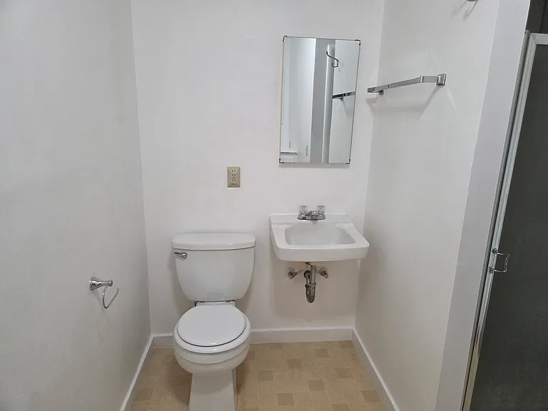 1017 F St #6 — Photo 9