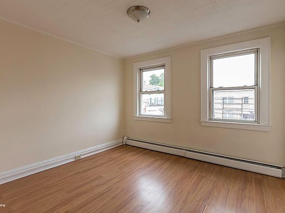 3rd image of 104 Clendenny Ave #2