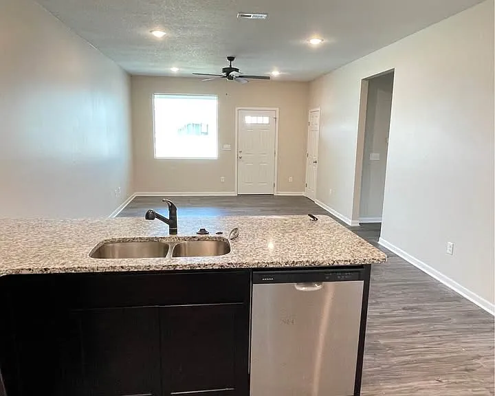 5303 N Toben Ct — Photo 4