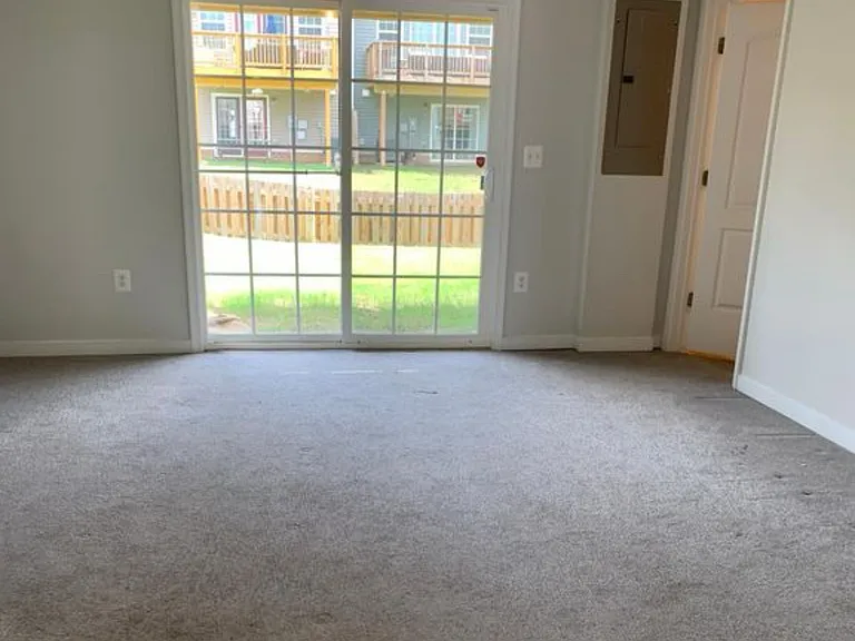1402 Whitehurst Way — Photo 8