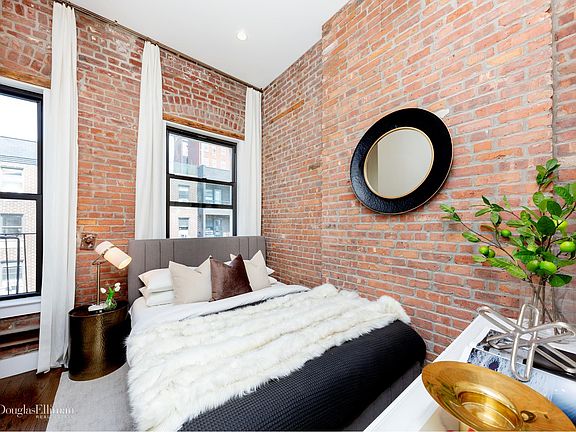 4th image of 244 W 22nd St #19