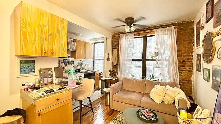 1st image of 202 E 7th St #B2b