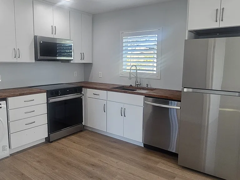 1213 Formosa Ave — Photo 23