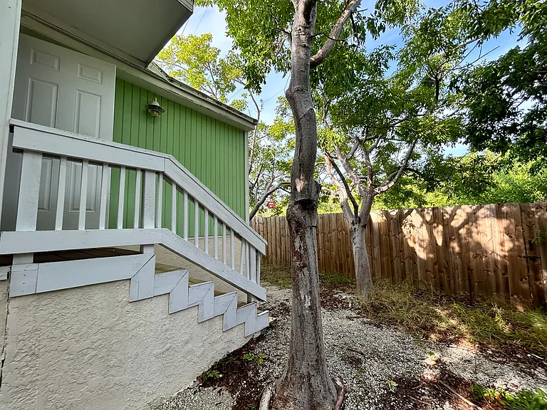 100 Sunset Ln — Photo 27