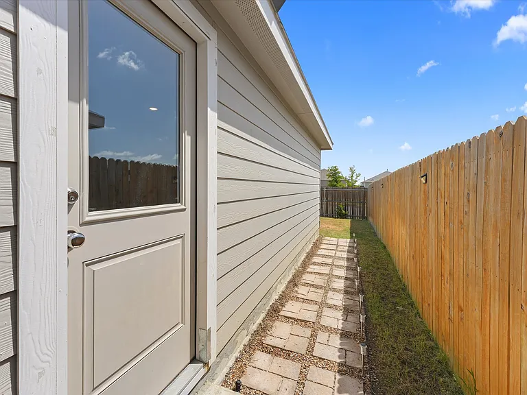 2403 Hesperus Ave — Photo 18