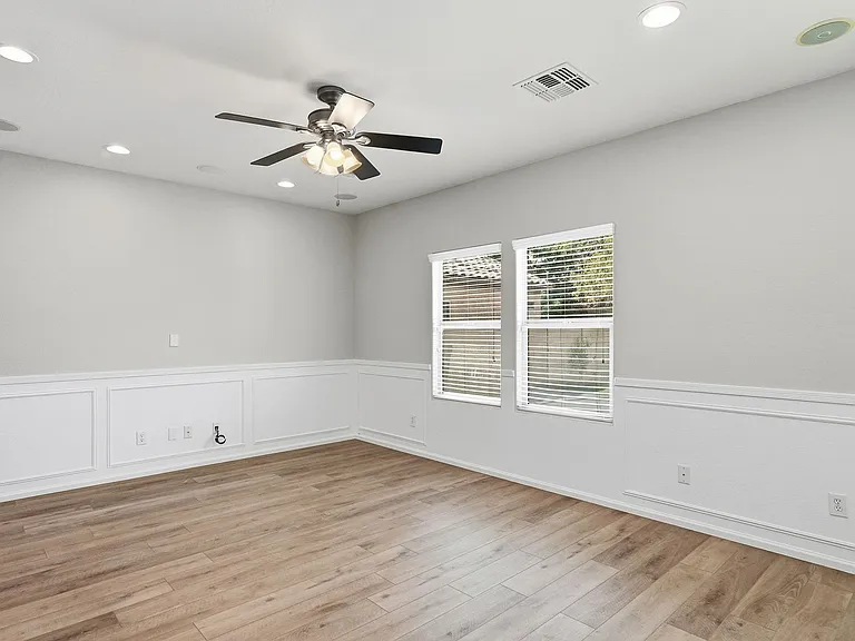 10815 W Avenida Del Rey — Photo 13
