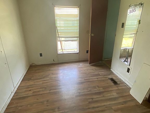 2nd image of 1513 W Crockett St #63