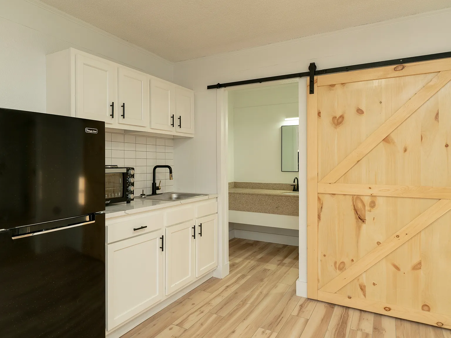 Studio, 300 sqft, $700 — Photo 4
