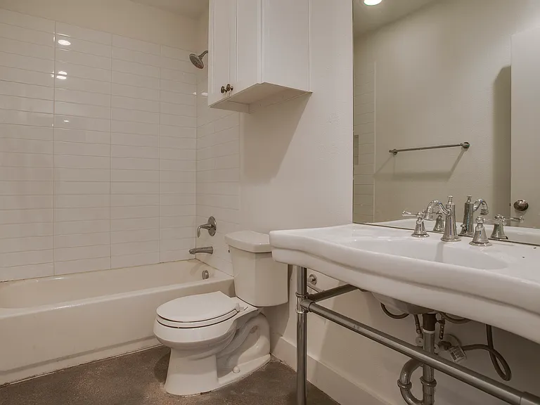 602 Finley Ct — Photo 9