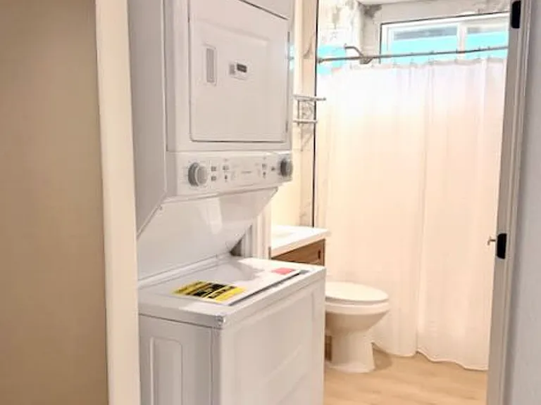 Spacious 3BR/2BA Home with Open Floor Plan, Garage & Washer/Dryer — Photo 19