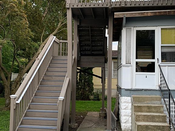2nd floor apartment steps and deck