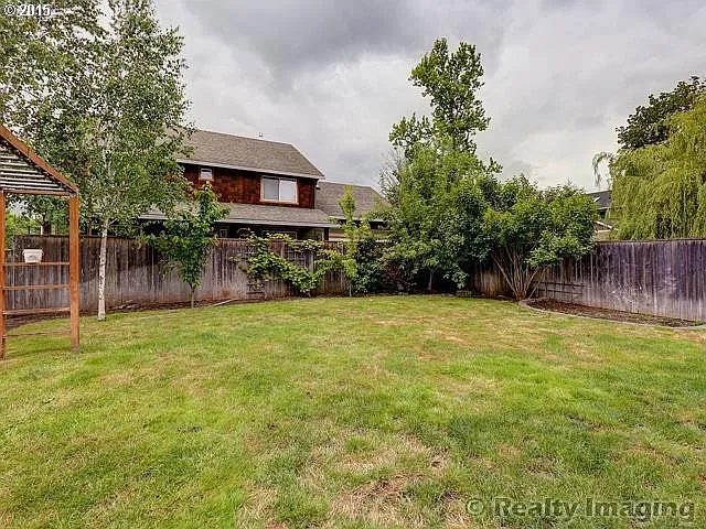 203 NE 55th Ave — Photo 3
