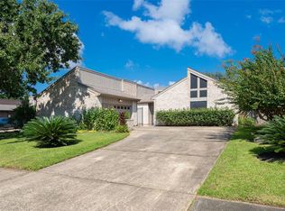 427 Hedgecroft Dr, Seabrook, TX 77586