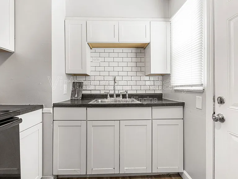 390 S Powell Ave — Photo 5