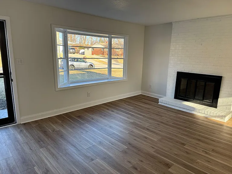 146 Fairlawn Dr — Photo 9