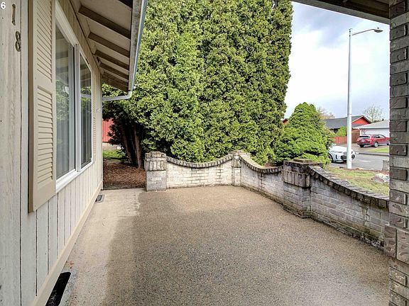 4th image of 418 NE 160th Ave