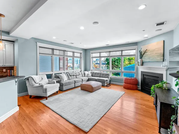 350 W 2nd St Unit 3, South Boston, MA 02127