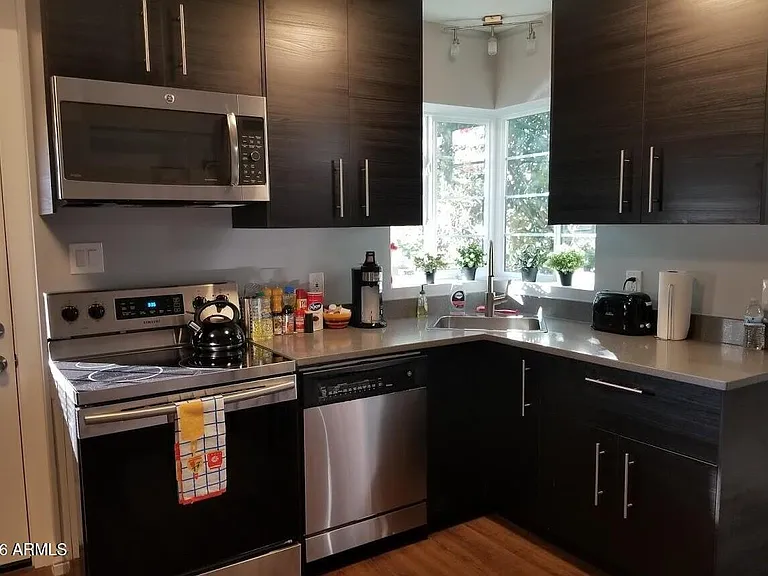 830 N 6th Ave — Photo 5