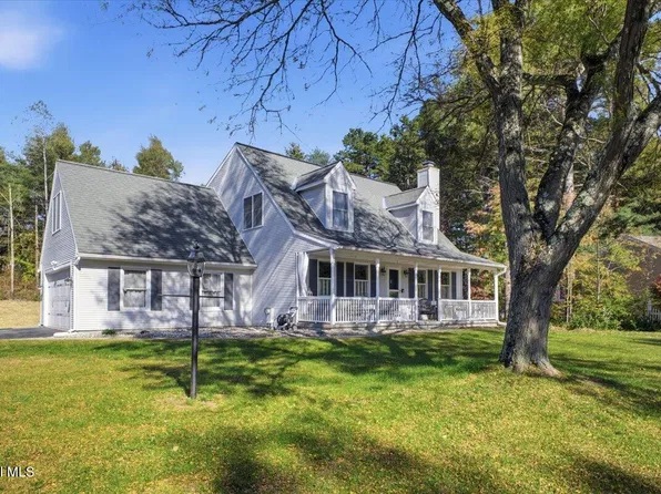 7 Lancestire Drive, Queensbury, NY 12804