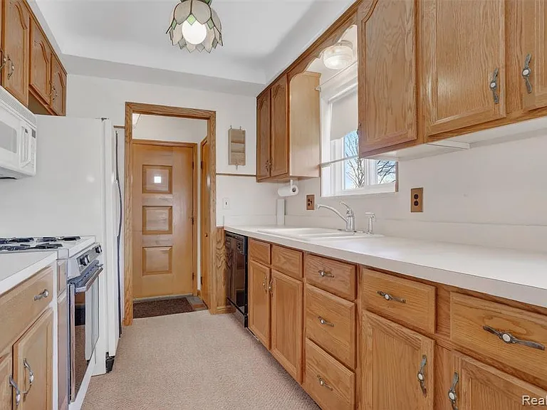 11480 Hanford Dr — Photo 6