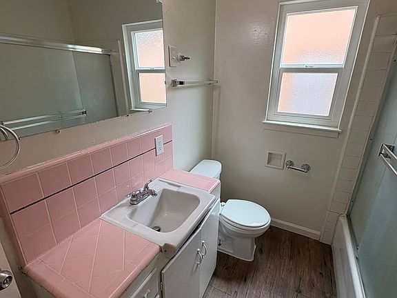 4th image of 315 W Kaweah Ave