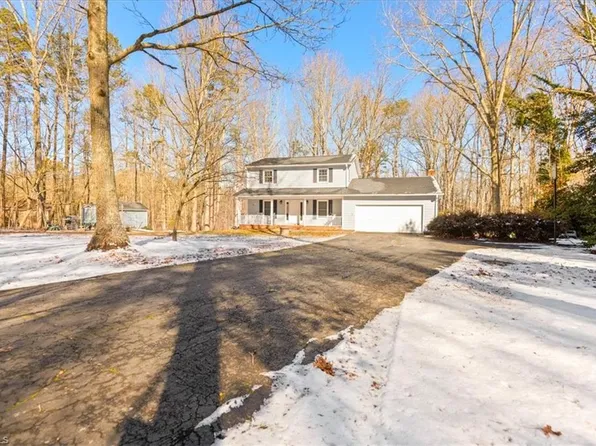 502 Old Hollow Rd, Pilot Mountain, NC 27041