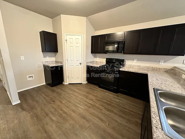 9913 Rattlesnake Ln — Photo 6