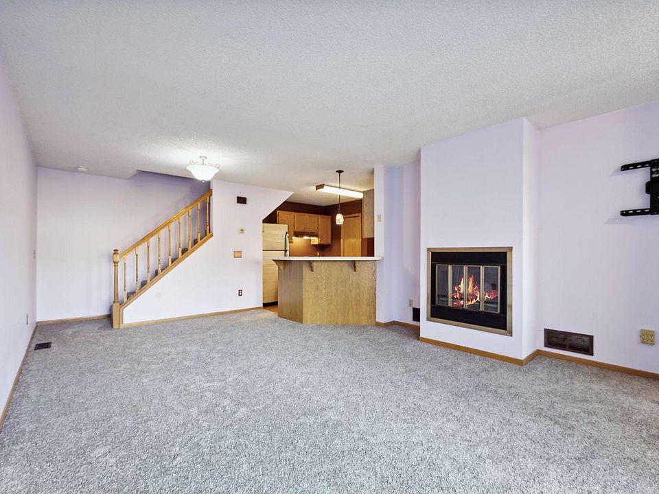 1st image of 12802 Echo Ln
