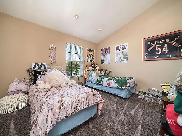581 Le Parc Cir — Photo 10