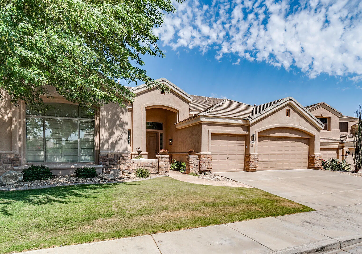4 bed, 2.5 bath, 2858 sqft, $6,000 — Photo 3