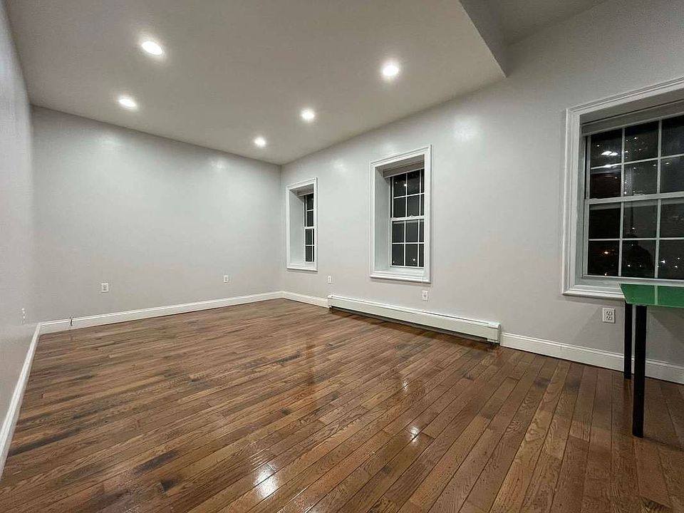 1st image of 70 Manhattan Ave #2