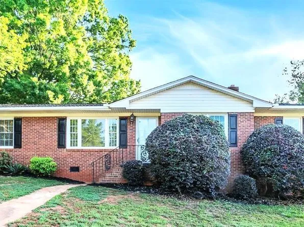 501 Farmington Rd, Greenville, SC 29605
