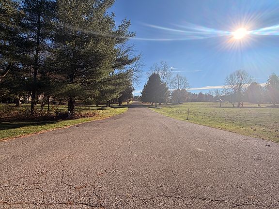 4th image of 220 Robin Run Ct