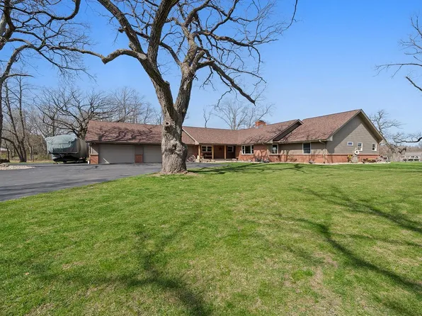 1831 Castle Dr, Rockford, IL 61103