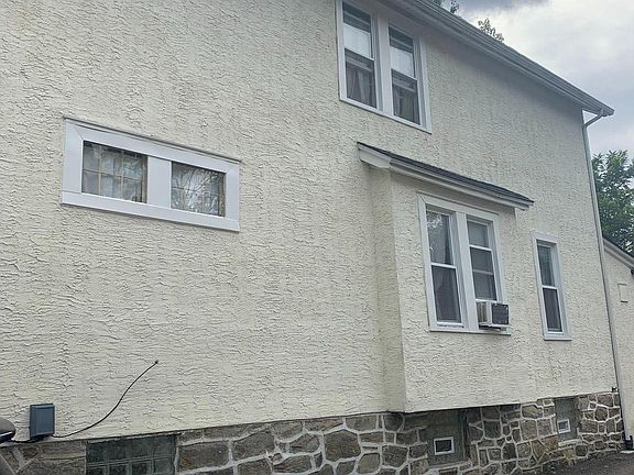 3rd image of 122 Beverly Ave